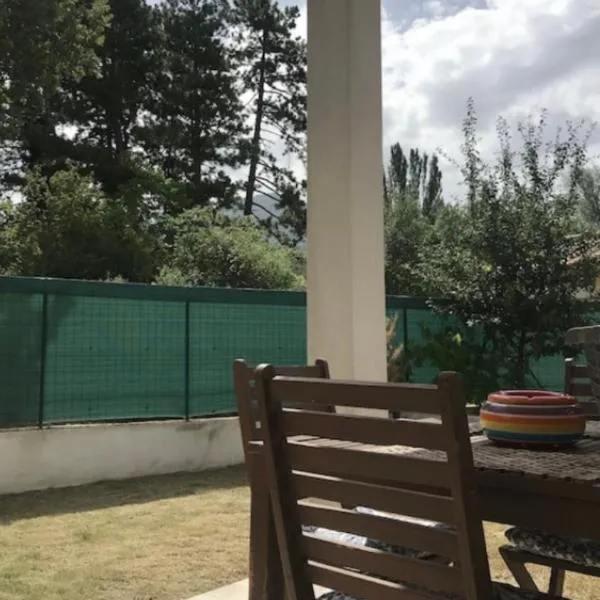 Maison a partager avec l'hôte，位于迪涅莱班的酒店