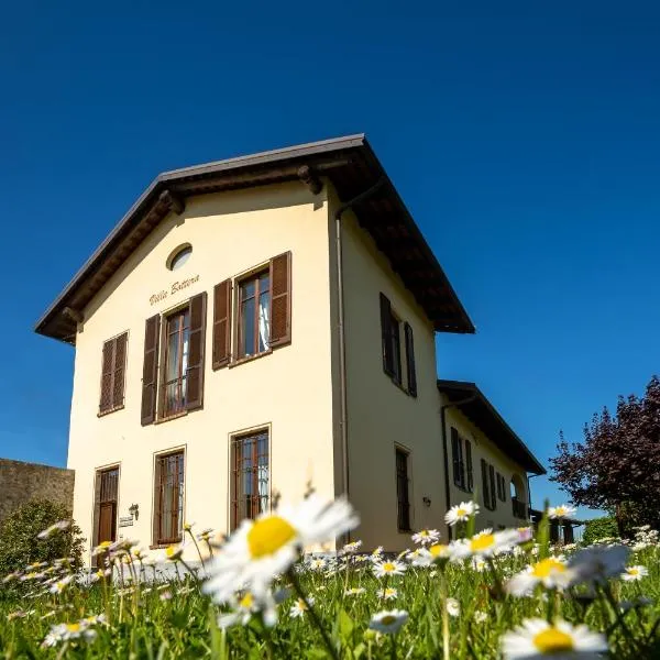 VILLA BOTTERA with Jacuzzi in the garden Cuneo Langhe Piemonte，位于Santa Maria Rocca的酒店