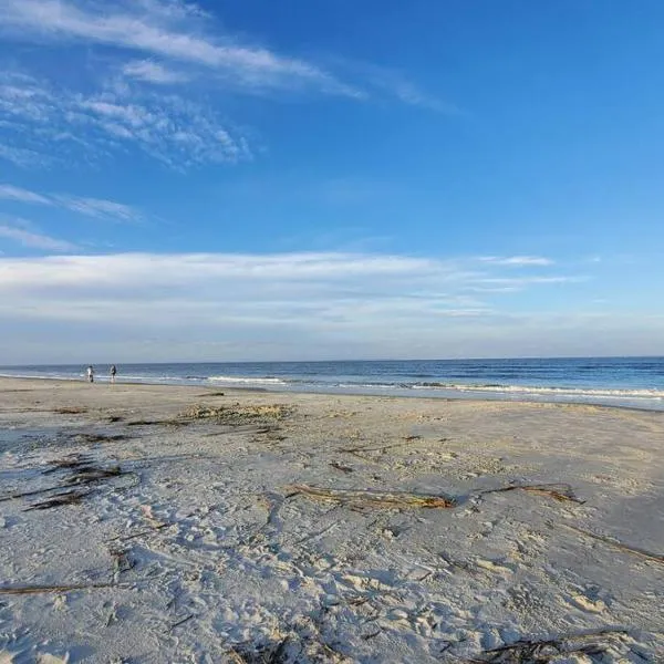 Beach condo on Harbor Island,SC E105，位于Oceanmarsh Subdivision的酒店