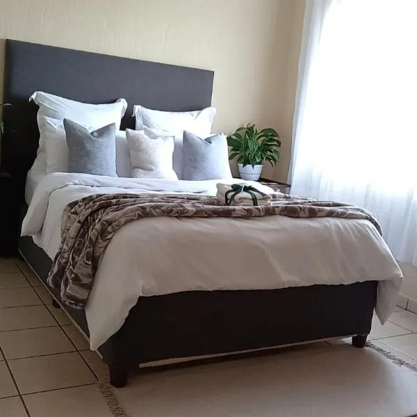 Olivia Pines Guesthouse，位于Randfontein的酒店