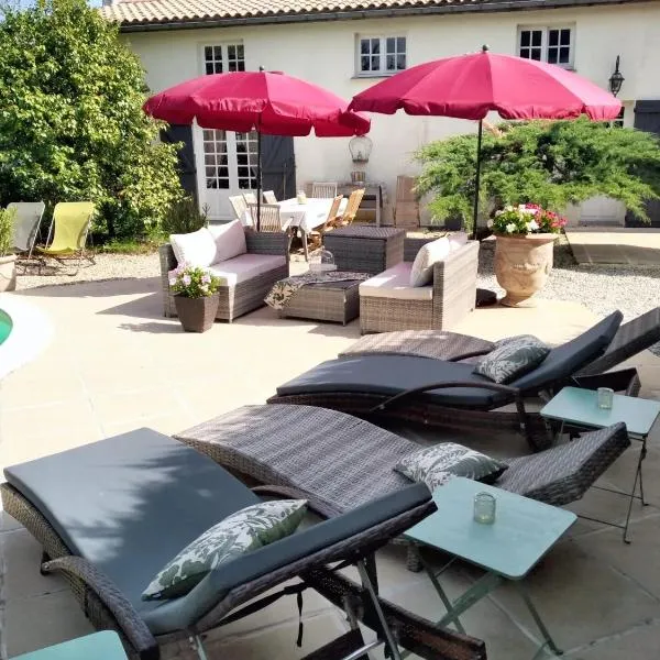 Villa de 3 chambres avec piscine privee jardin clos et wifi a Arsac，位于Soussans的酒店