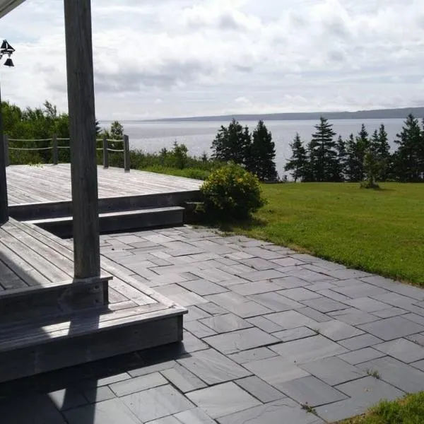 Beautiful oceanfront cottage，位于Guysborough的酒店