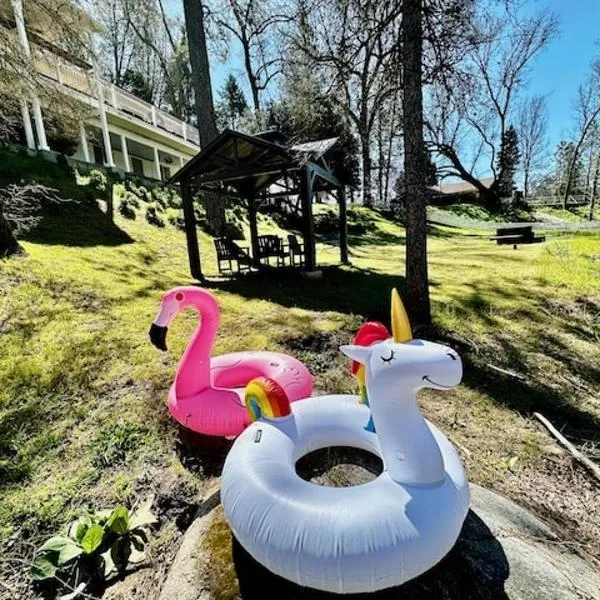 Creekside Suite Sleeps 2 Creek frontage Bbq，位于奥克赫斯特的酒店