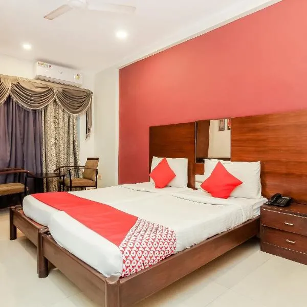 Collection O Hotel Happy Stay Near Hyderabad Central，位于Ameerpet的酒店