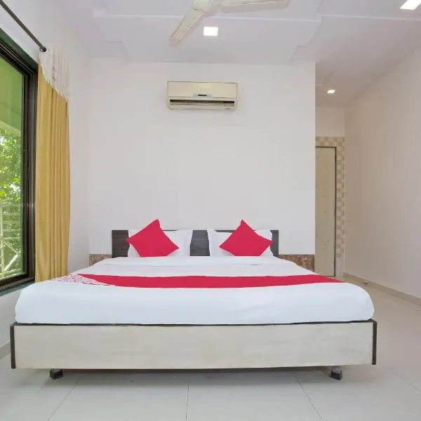 OYO Capital O 28363 Hotel Sai Icon Residency，位于Titwala的酒店