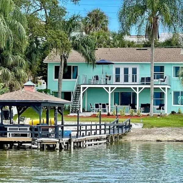 Lakefront Duplex With Pontoon Boat 3 Bed House，位于芒特多拉的酒店