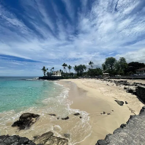 Kona 1br condo on Alii Dr saltwater pool surf sun AC close to magic sands beach，位于科纳的酒店
