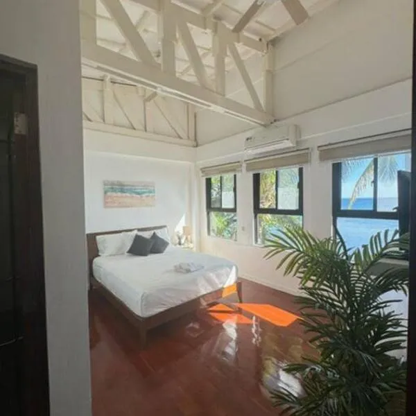 ZenStay Retreats Private Luxury Beach House Rental，位于潘丹的酒店