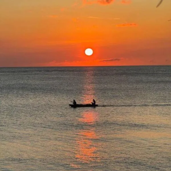 ZenStay Retreats Private Luxury Beach House Rental，位于潘丹的酒店