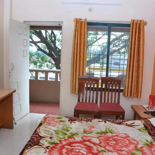 Vinayaka Deluxe Lodge，位于库斯哈尔纳加尔的酒店