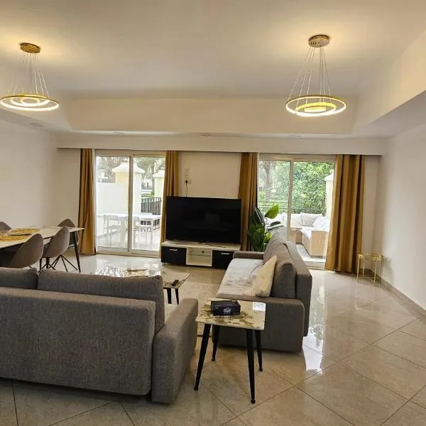 Luxury villa 4 bedroom with pool access，位于Al Jazirah al Hamra'的酒店
