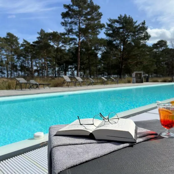 Inselloft Rügen - Meerblick, Pool & eigener Strandzugang，位于宾茨的酒店
