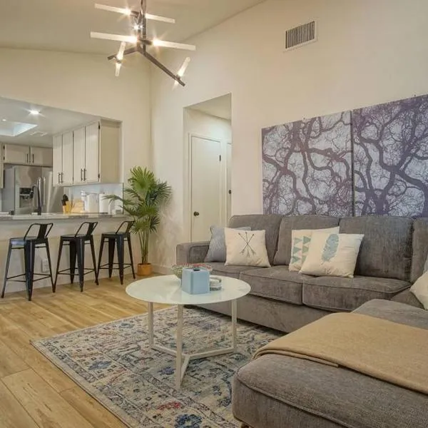 Aqua Aura ※ Desert Retreat With Pool by Coachella，位于印地欧的酒店