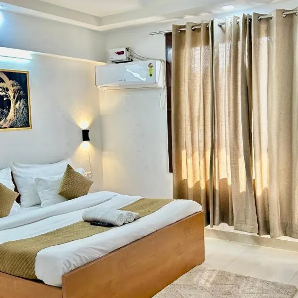 Aura Luxury Studio Near Artemis Hospital, Sector 57, Gurgaon，位于Bhundsi的酒店