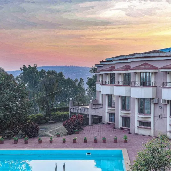 The Dhanhills - a valley view hotel in panchgani，位于Surul的酒店