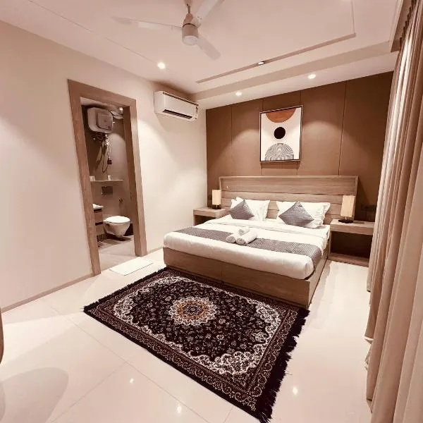 The Lodgers 2 BHK Serviced Apartment Near Artemis Hospital Sector 57 Gurgaon - Nearest Metro Station Sector 54 Chowk，位于古尔冈的酒店