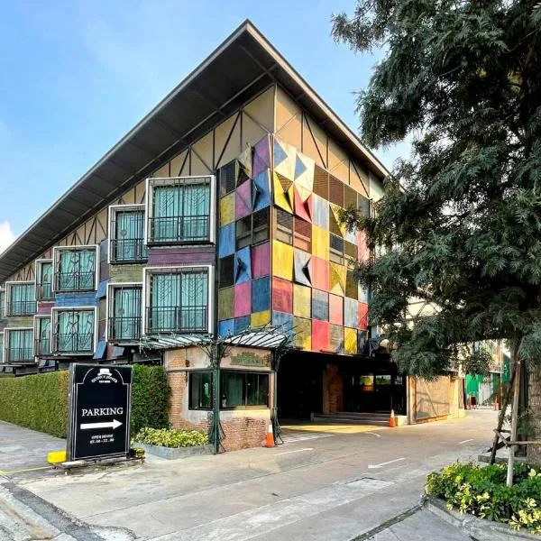 Nights in A Box，位于Ban Muang (1)的酒店