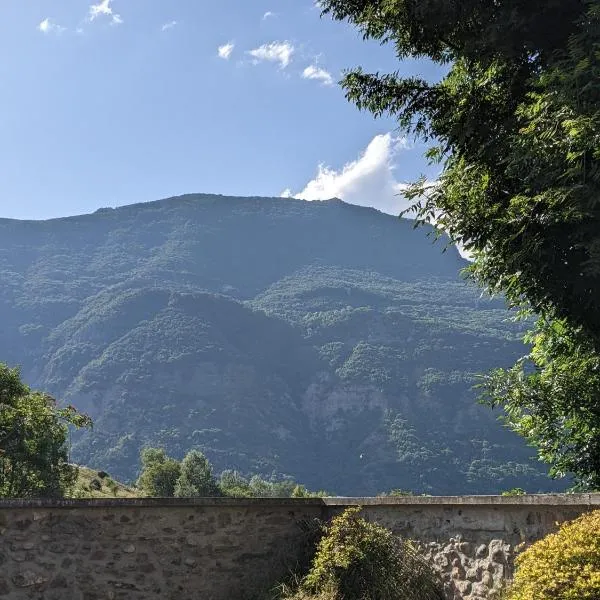 La Sallandière - Gîte et table d'hôtes avec Jacuzzi en Isère, près des passerelles himalayennes du lac de Monteynard,位于Vif的酒店