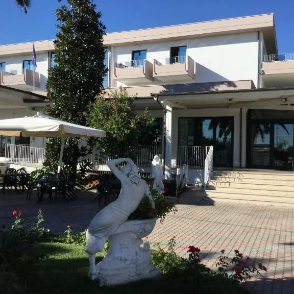 Hotel Parco degli Ulivi，位于Scerne的酒店