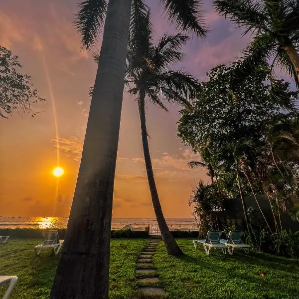 Perla de la Playa Beachfront Hotel，位于塔马林多的酒店