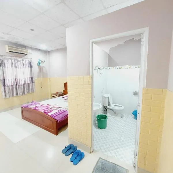 Nhà Nghỉ Hương Giang，位于Xóm Cây Sanh的酒店