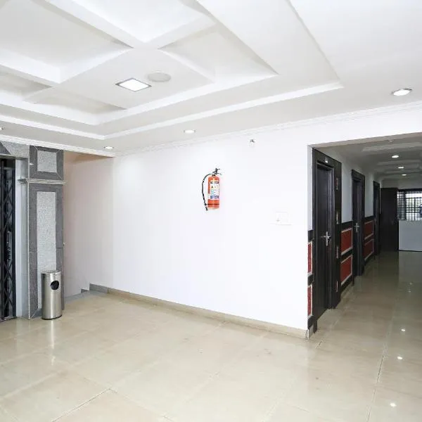 Hotel Saraswathi Residency Near SR Nagar Metro Station，位于Ameerpet的酒店