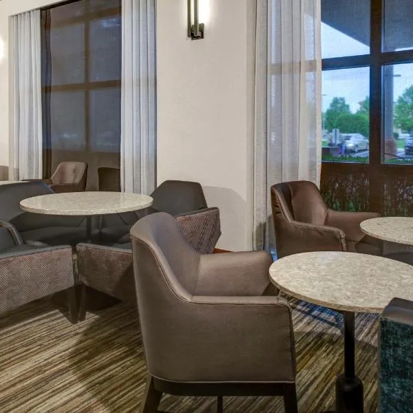 Hyatt Place Detroit/Auburn Hills，位于City in the Village of Clarkson的酒店