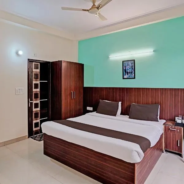 OYO Golden Imperial Near PVR Ansal Plaza Greater Noida，位于大诺伊达的酒店