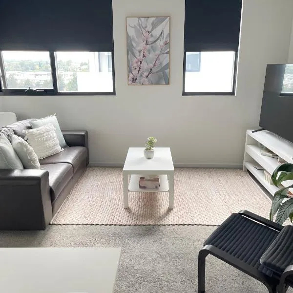 Blackdiamond 504 - Beautiful, modern apartment - 2BdR, 2BthR，位于Tuggeranong的酒店