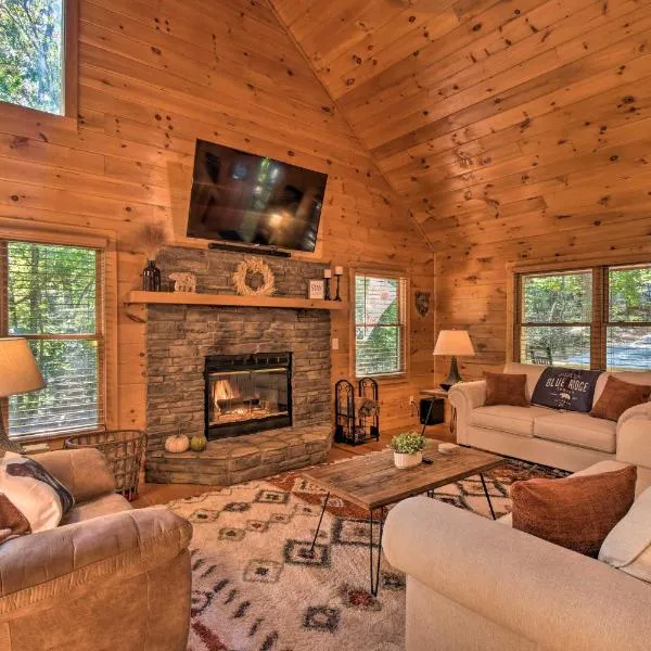 Blue Ridge Cabin Hot Tub, Fire Pit and Grill!，位于蓝岭的酒店