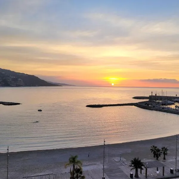 Menton, old town，位于芒通的酒店