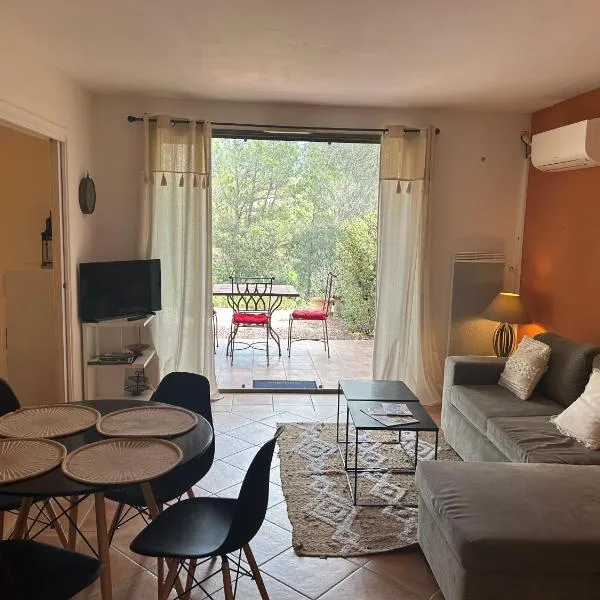 Appartement Golf de Saumane 2 chambres 2 à 4 personnes，位于索马讷-德沃克吕兹的酒店