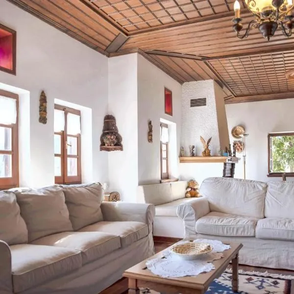 Spacious house with sea view in Volos，位于沃洛斯的酒店