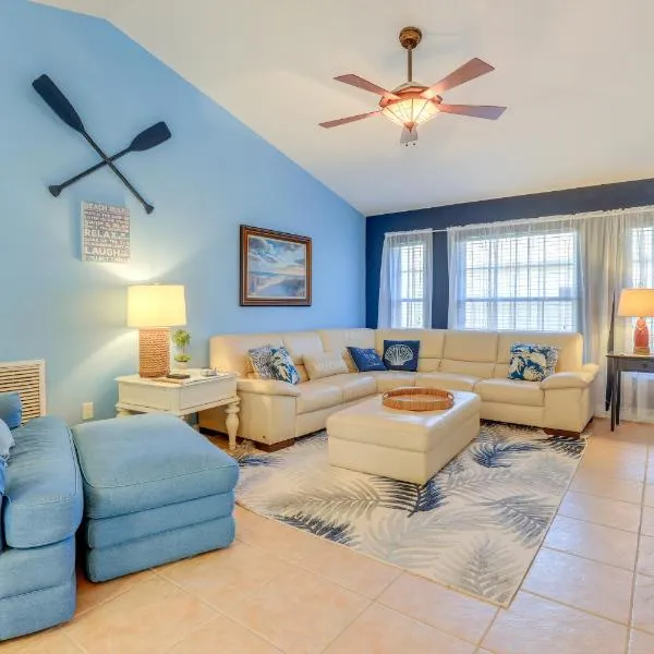 Jensen Beach Home with Heated Pool!，位于詹森比奇的酒店