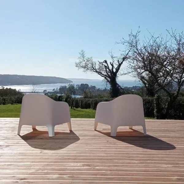 Chambre avec terrasse privative et vue mer，位于Hanvec的酒店