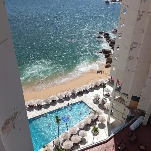 Departamento con hermosa vista al mar y acceso a playa, 2 albercas，位于阿卡普尔科的酒店