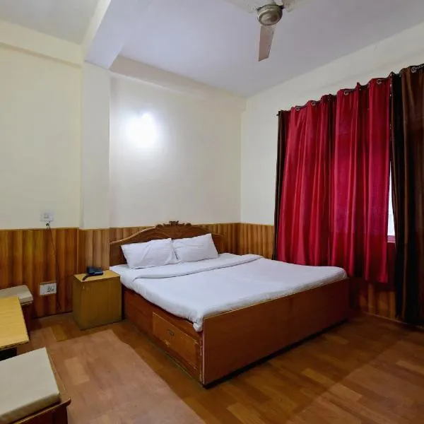 OYO Hotel Sunbeam，位于Prashar lake的酒店