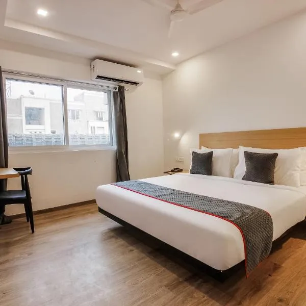 Townhouse Begumpet Near Hyderabad Central，位于Ameerpet的酒店