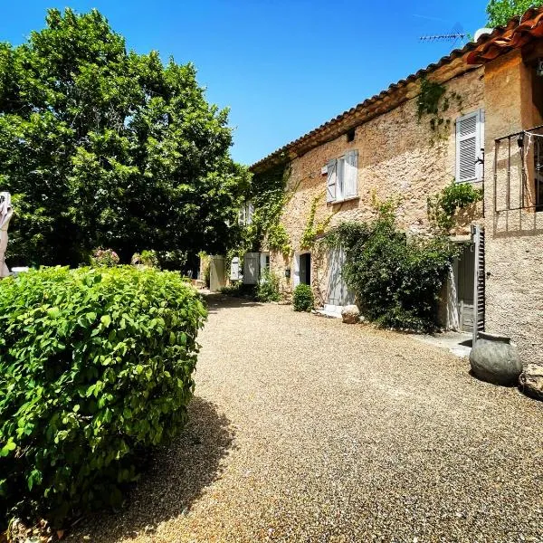 La Bergerie Barbebelle - Piscine - Proche Tourtour - Gorges du Verdon - Lac de Sainte Croix，位于维勒克罗兹的酒店