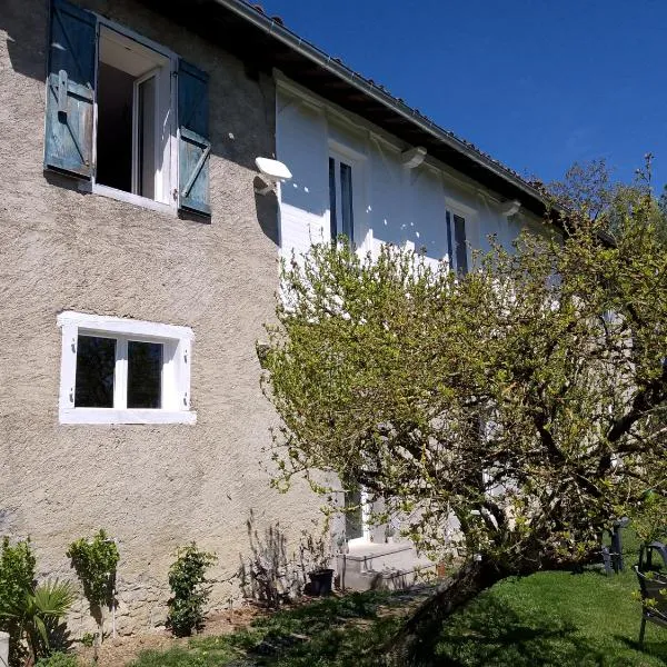 Pyrenees View - Vues Fantastique, Parking Gratuit Sur Place Et Près De La Ville 50m2，位于Saint-Marcet的酒店