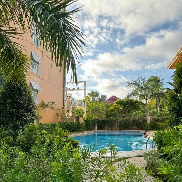 2 Bedroom and Studio Apartments with Private Pool and Gym in Vista Manors Verdant，位于公主港的酒店