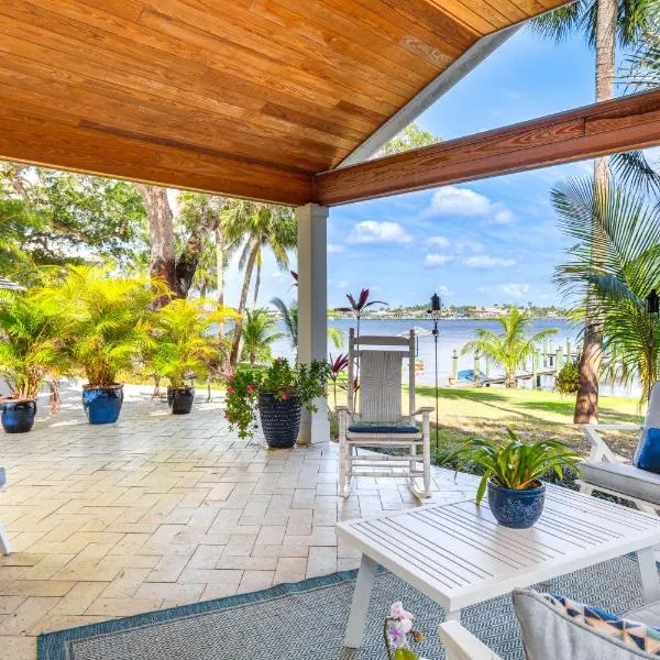 Waterfront Stuart Oasis with Hot Tub and Dock!，位于斯图尔特的酒店