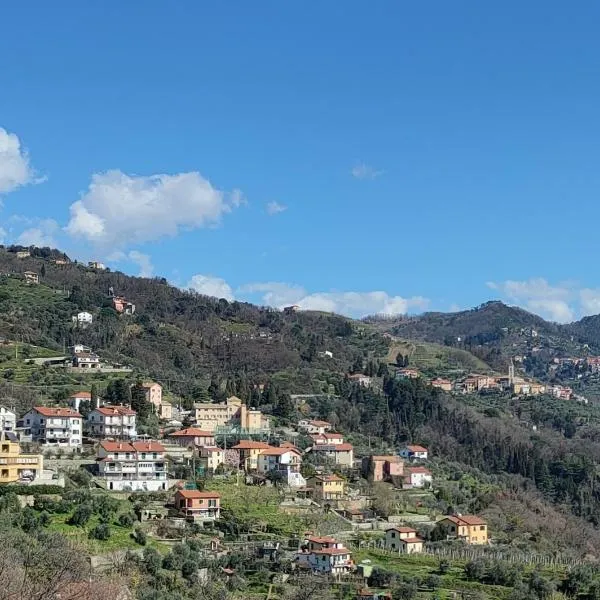 Appartamento tra le Cinque Terre, Camogli e Portofino con scorcio mare all'orizzonte，位于Castiglione Chiavarese的酒店