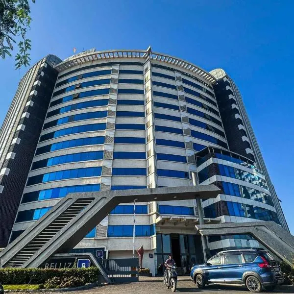 Ambition studio apartment at rajhans belliza，位于Dumas的酒店