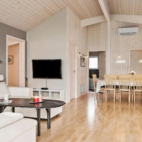 Nice Home In Sjølund With Wifi，位于Sjølund的酒店