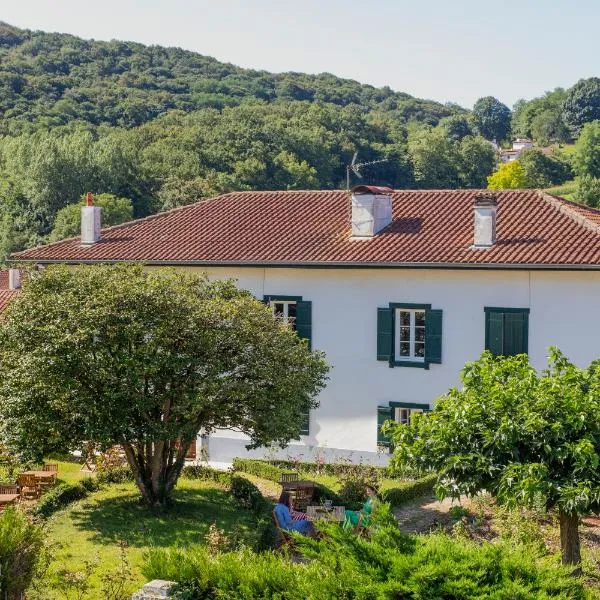 Maison Gamboia, chambres et table d'hôtes au calme avec jardin，位于Isturits的酒店