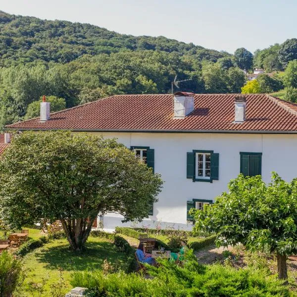 Maison Gamboia, chambres et table d'hôtes au calme avec jardin，位于拉巴斯蒂德克莱朗斯的酒店