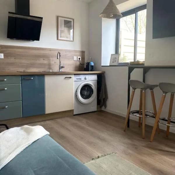 Entre ville et campagne appartement cosy avec parking et terrasse Wood，位于Coutiches的酒店