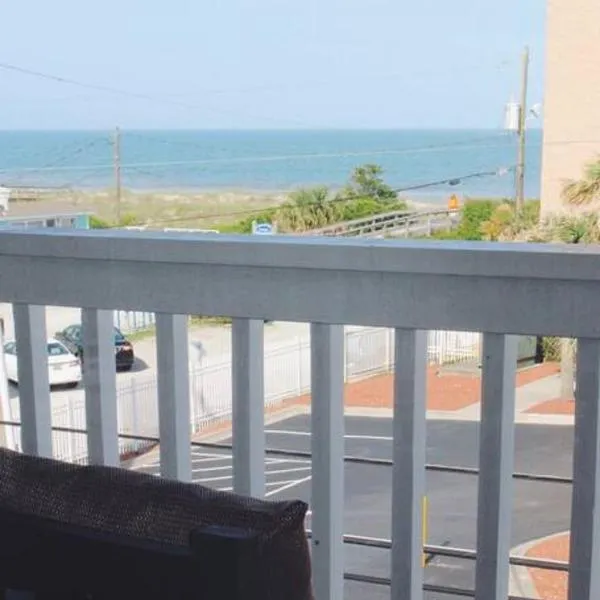 Kraken's Den * Oceanview * Steps to ocean * Pool，位于卡罗来纳比奇的酒店