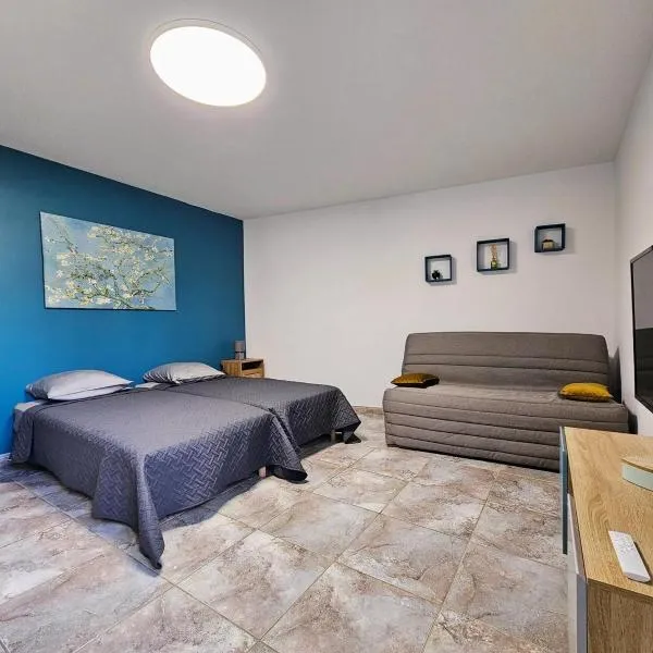 Gîte Les Amandiers，位于Custines的酒店